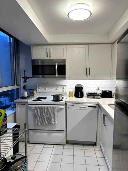 Best Location In Downtown- Walking To Eaton Centre, Nathan Phillips Square, Yonge-Dundas, Ikea,Transit Toronto Dış mekan fotoğraf